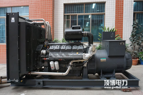 600KW柴油發(fā)電機靜音箱尺寸是多少？