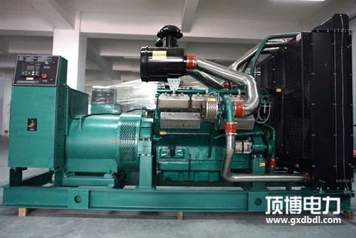 100千瓦柴油發(fā)電機組維修無小事，清洗油污不可小覷