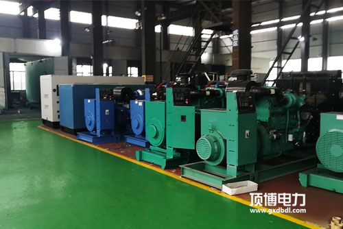 數(shù)據(jù)中心全自動(dòng)柴油發(fā)電機(jī)組用哪個(gè)品牌好？推薦康明斯或玉柴