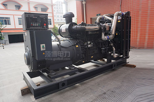 工業(yè)發(fā)電機組與家用選柴油發(fā)電機組還是天然氣、汽油