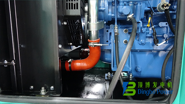 110KW玉柴防雨移動拖車發(fā)電機組4