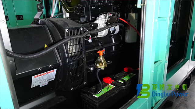 160千瓦康明斯靜音箱式發(fā)電機(jī)組4