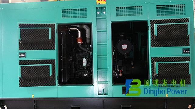 240kW東風(fēng)康明斯靜音箱式柴油發(fā)電機組1