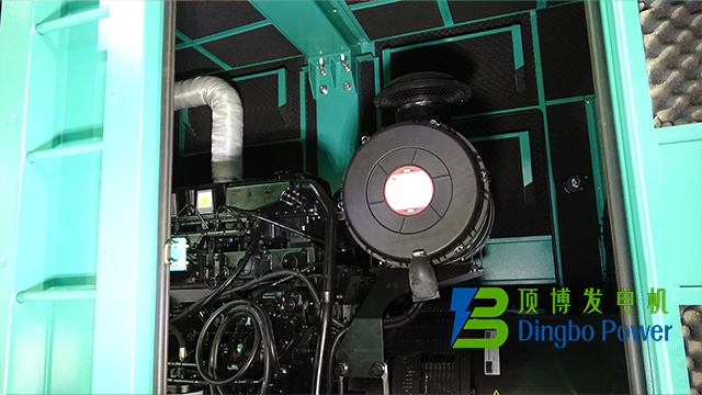 240kW東風(fēng)康明斯靜音箱式柴油發(fā)電機組2