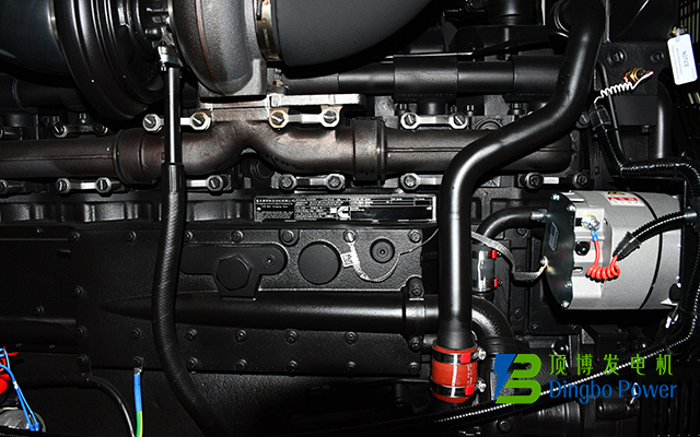 400KW康明斯靜音箱式柴油發(fā)電機組2