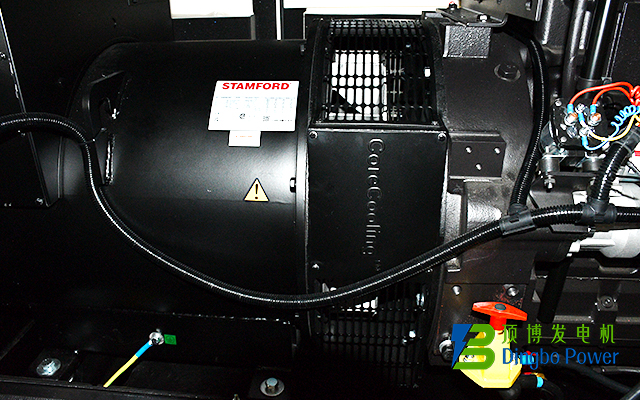 400KW康明斯靜音箱式柴油發(fā)電機組3